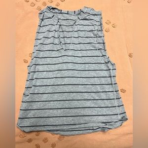 Lululemon women’s v neck tank top size 4